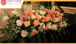 Chọn mua hoa tươi trang trí sân khấu đẹp và rẻ ở Hà Nội