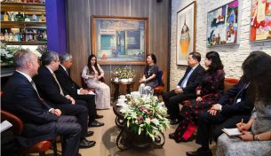 Những bông hoa xinh của Hoa Việt Pháp hoa.vn tham gia vào Giao lưu văn hóa Việt – Azerbaijan
